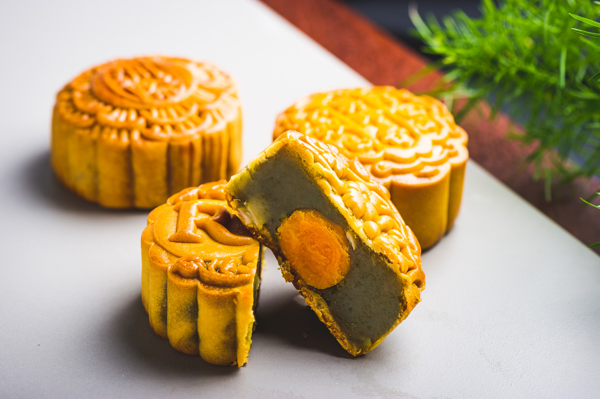 (i) White Lotus Double Yolk, Bee Cheng Hiang (ii) Pandan Lotus Paste with Salted Yolk, Renaissance Kuala Lumpur Hotel (iii) White Lotus Paste with Single Salted Yolk & Almond Nuts, InterContinental.