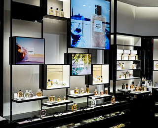 Chanel Boutique - 100 visitors