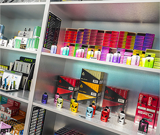 elfbar nachfüll pod läuft aus Everybody's making money': how two backstreets become the vape capital of  Britain | Vaping